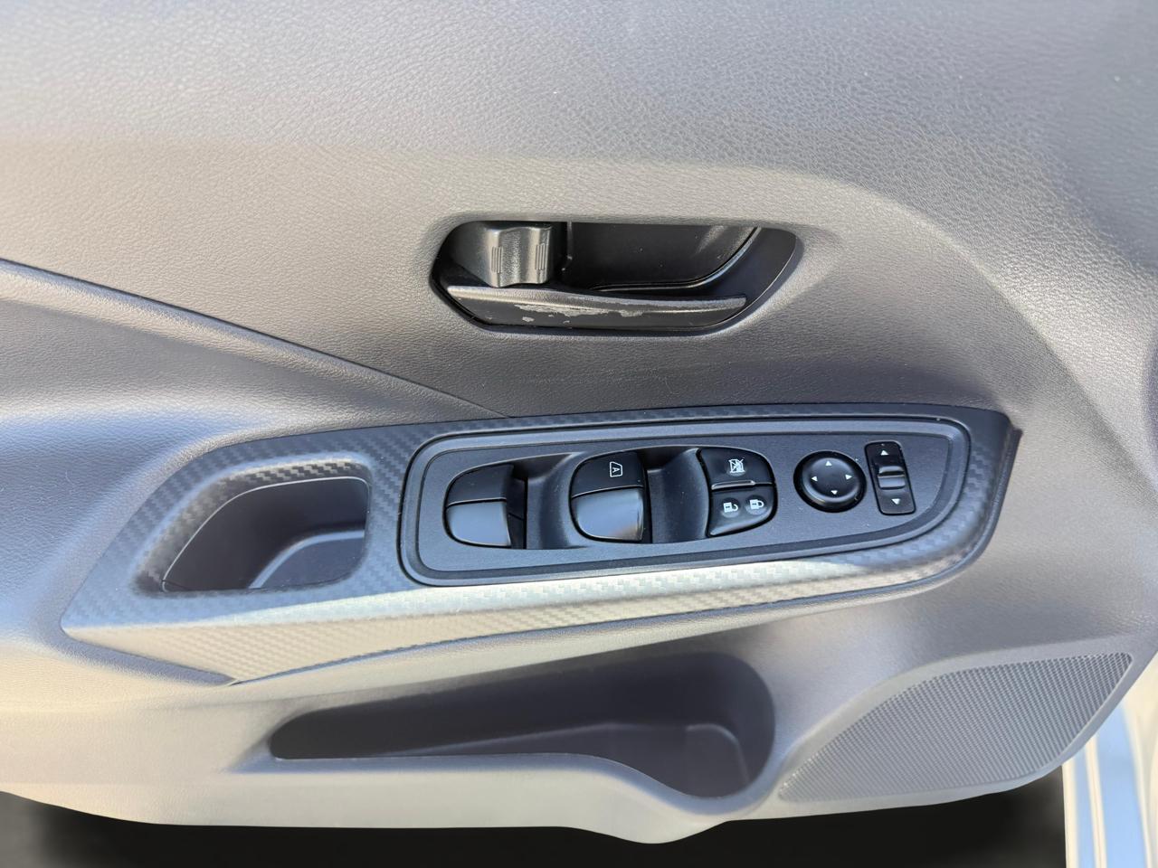 Nissan Versa S CVT 2025