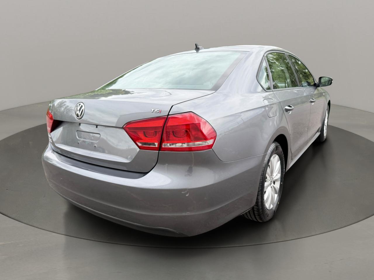 Volkswagen Passat 4dr Sdn 1.8T Auto S 2015