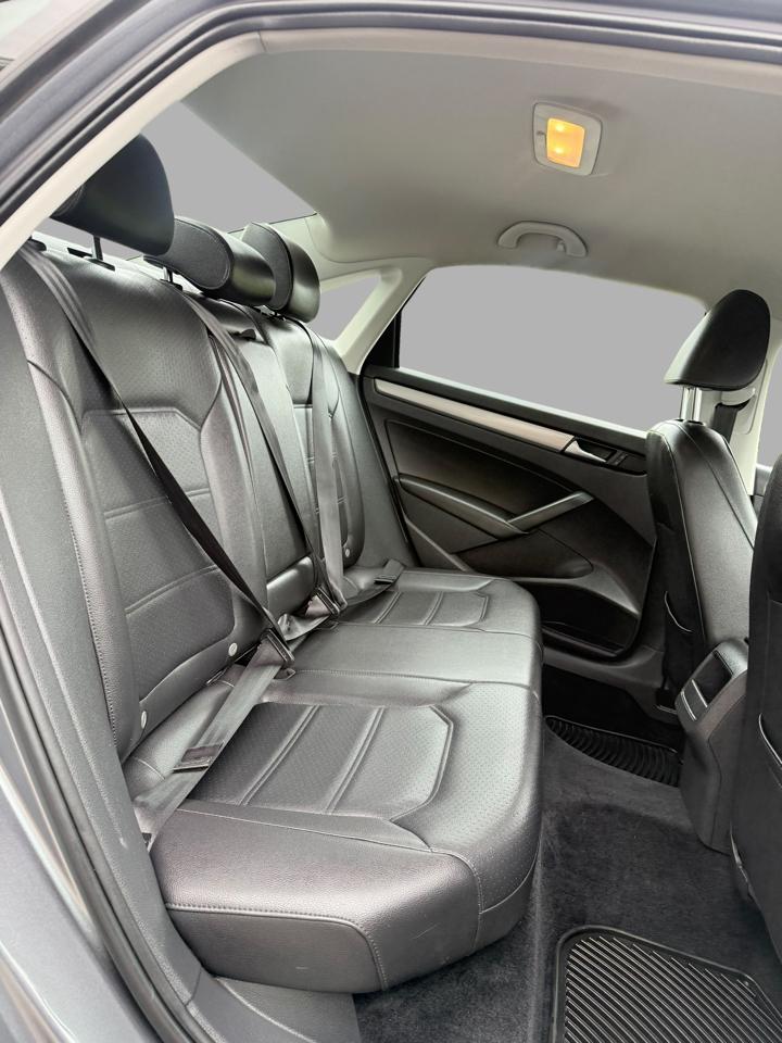 Volkswagen Passat 4dr Sdn 1.8T Auto S 2015
