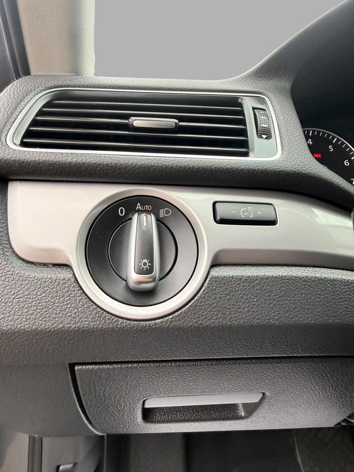Volkswagen Passat 4dr Sdn 1.8T Auto S 2015