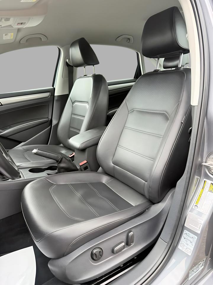 Volkswagen Passat 4dr Sdn 1.8T Auto S 2015