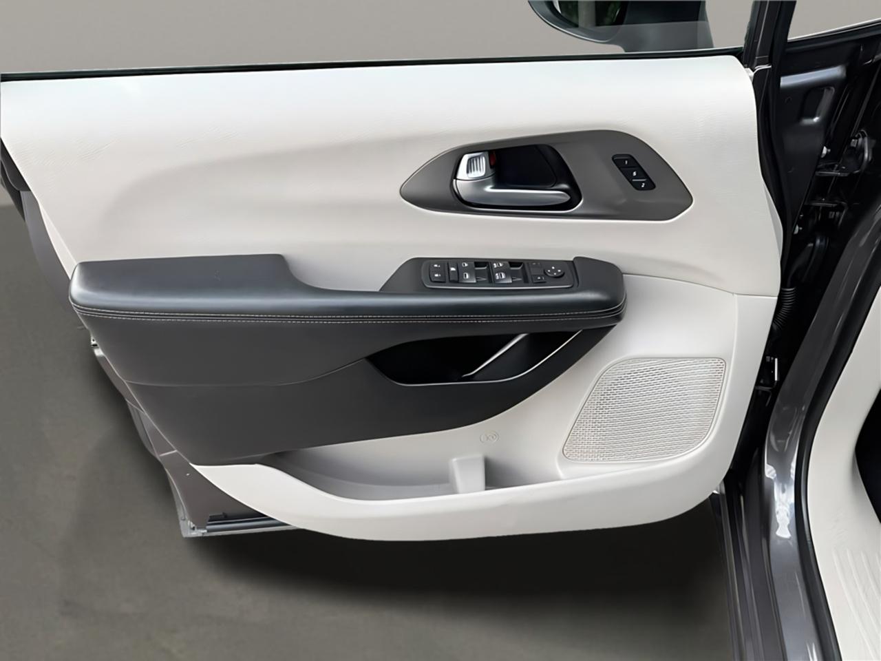 Chrysler Pacifica Touring L FWD 2023
