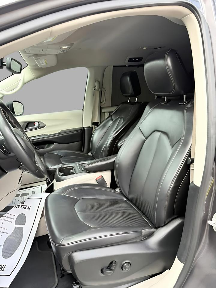 Chrysler Pacifica Touring L FWD 2023