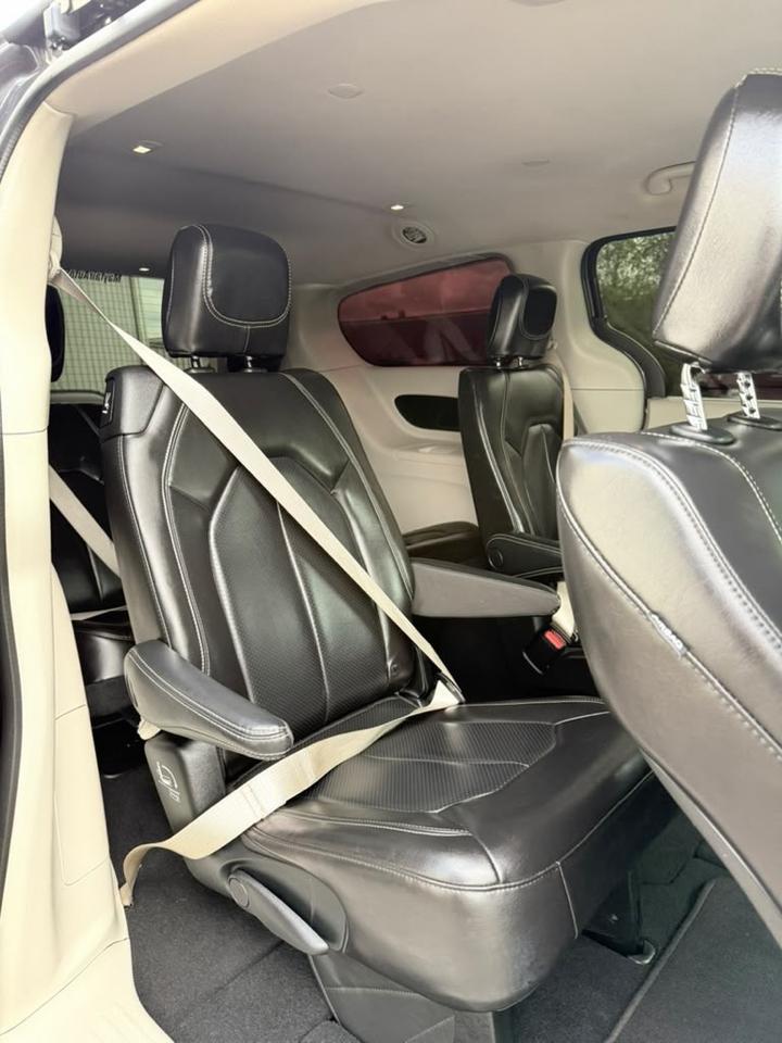 Chrysler Pacifica Touring L FWD 2023