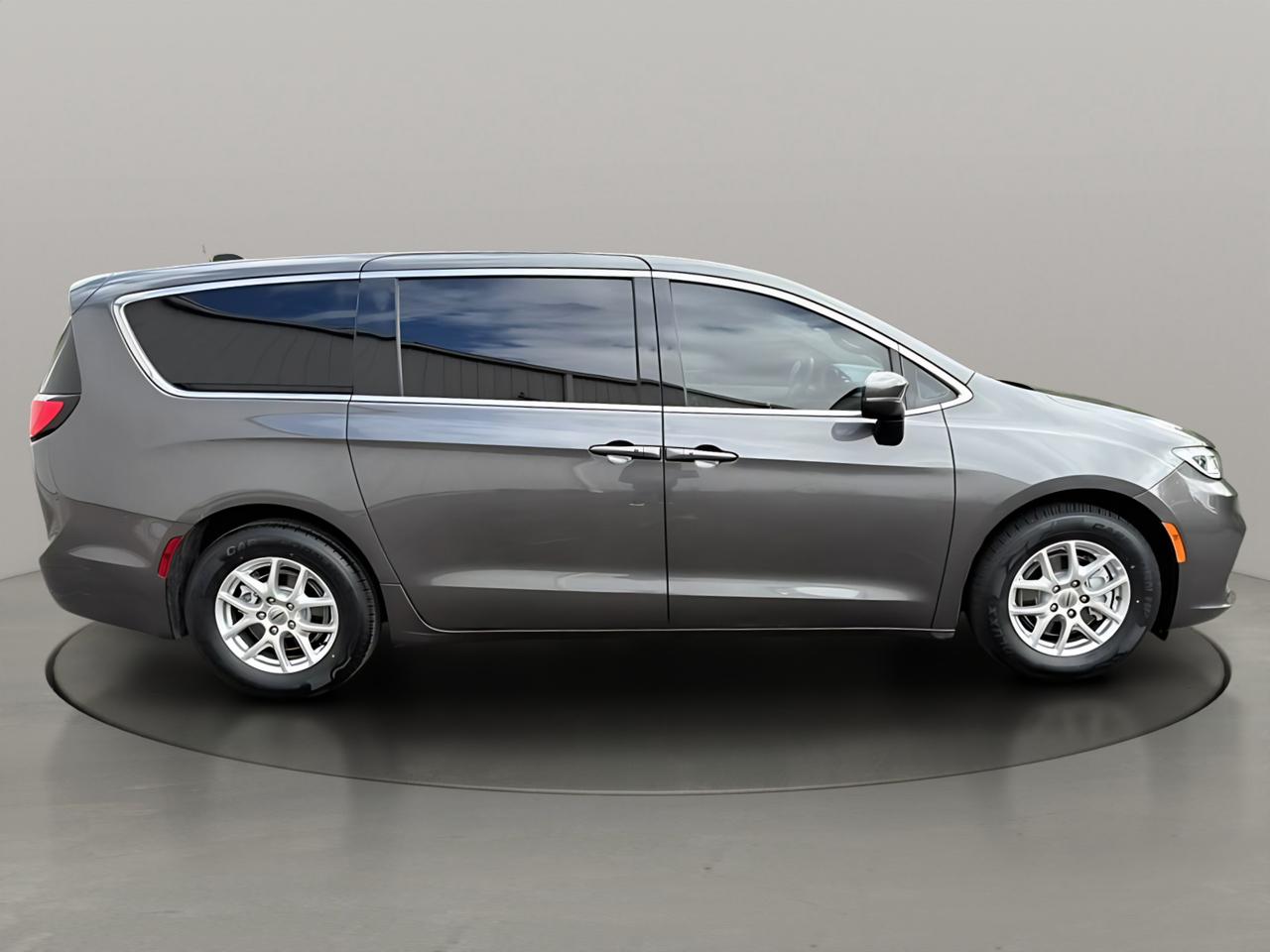 Chrysler Pacifica Touring L FWD 2023