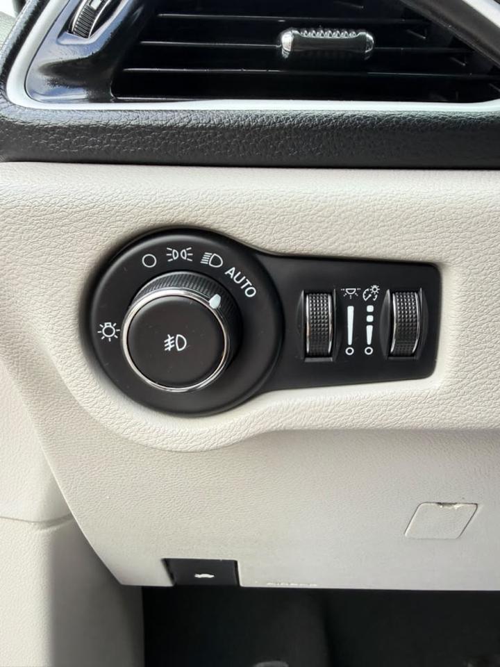 Chrysler Pacifica Touring L FWD 2023