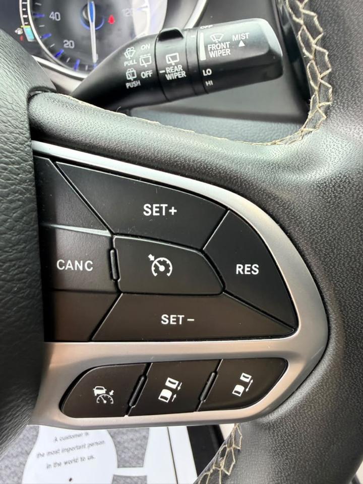 Chrysler Pacifica Touring L FWD 2023