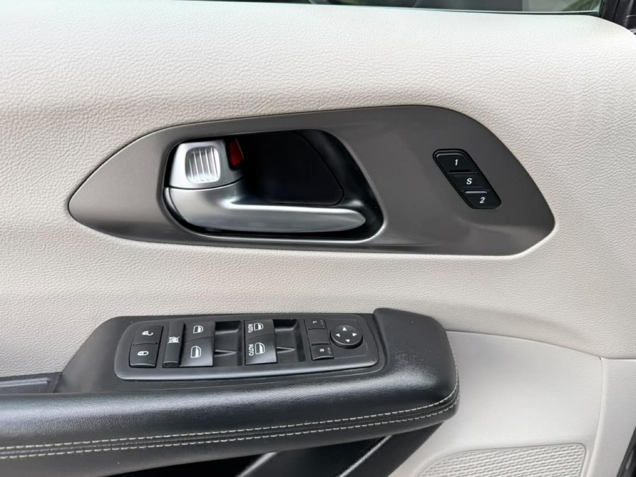 Chrysler Pacifica Touring L FWD 2023