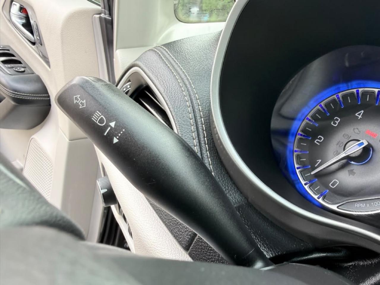 Chrysler Pacifica Touring L FWD 2023