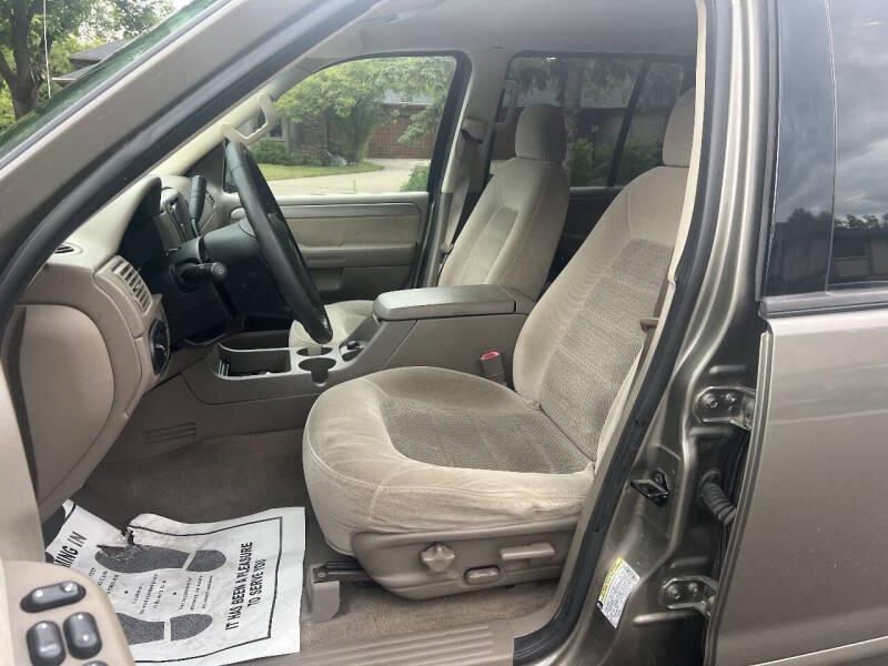 2004 Ford Explorer XLT - Photo 9