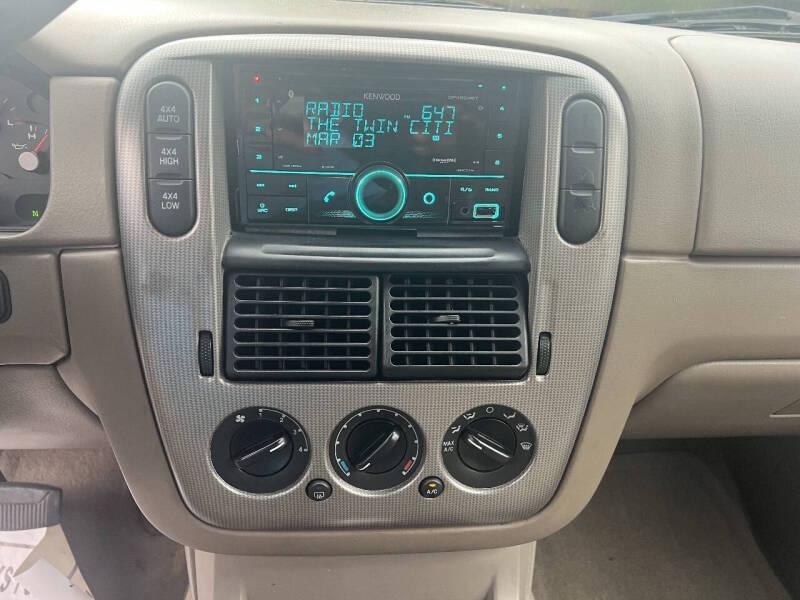 2004 Ford Explorer XLT - Photo 11