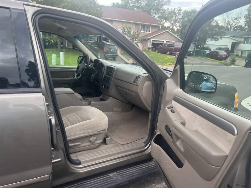 2004 Ford Explorer XLT - Photo 12