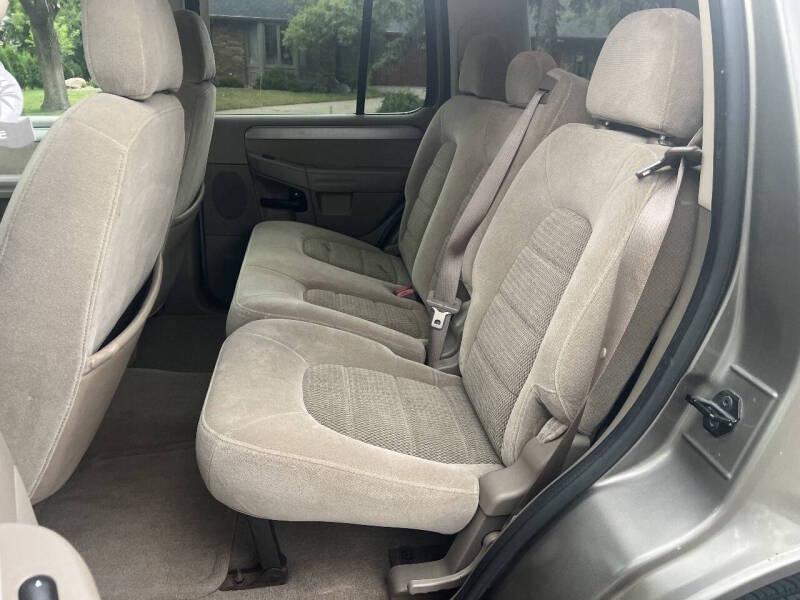 2004 Ford Explorer XLT - Photo 13