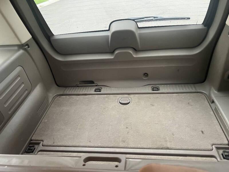 2004 Ford Explorer XLT - Photo 14