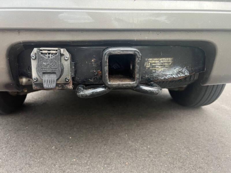 2004 Ford Explorer XLT - Photo 17