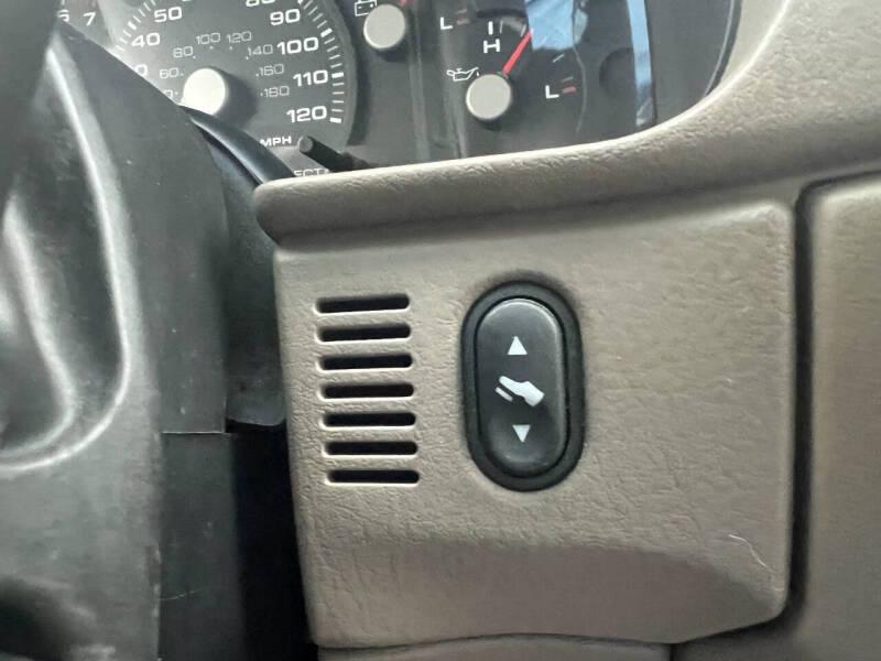 2004 Ford Explorer XLT - Photo 23