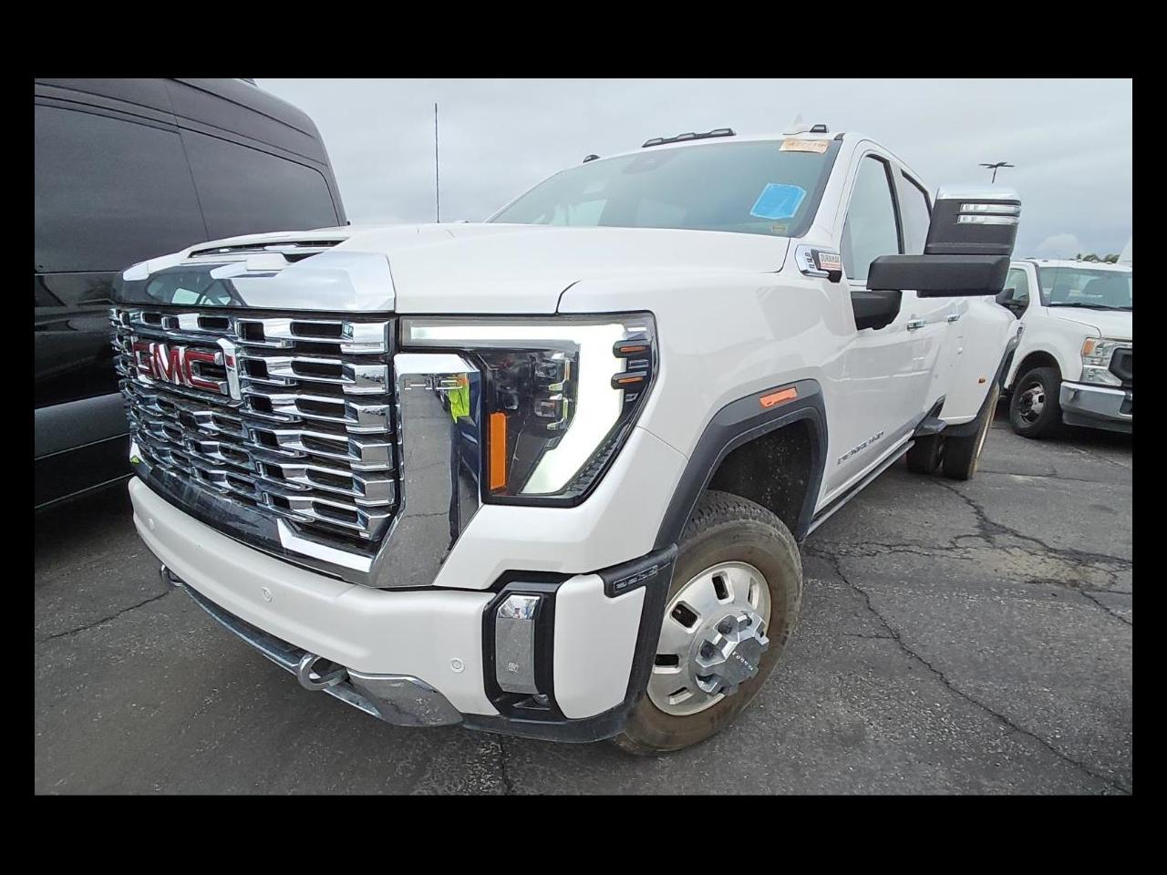 2024 GMC Sierra 3500HD Denali Crew Cab 4WD
