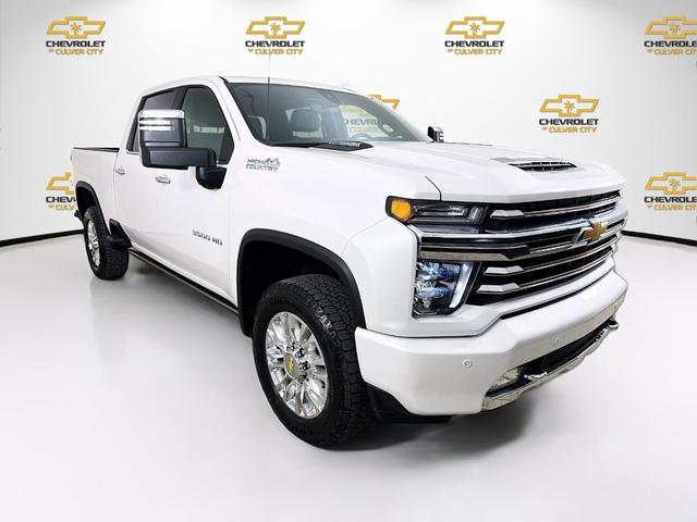 White (Iridescent Pearl Tricoat) 2023 Chevrolet Silverado 3500HD High Country Crew Cab 4WD Pickup Truck Four-Wheel Drive