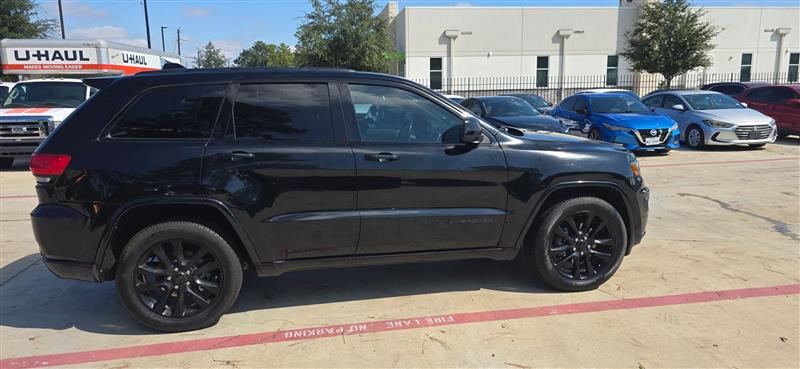 Jeep Grand Cherokee Laredo 2WD 2018