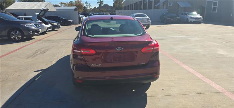 Ford Focus SE Sedan 2016