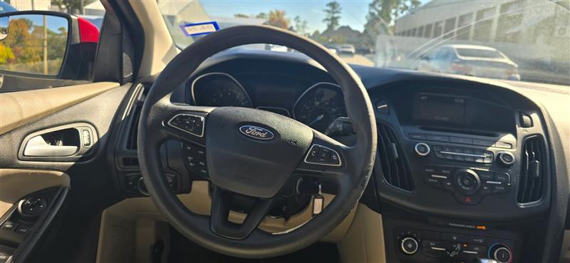 Ford Focus SE Sedan 2016