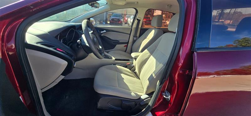 Ford Focus SE Sedan 2016