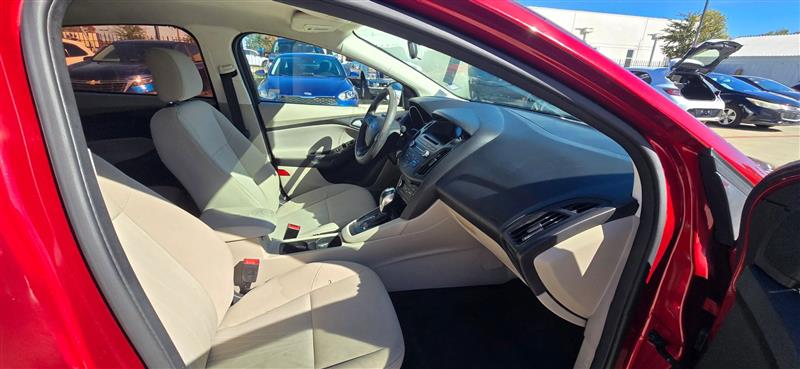 Ford Focus SE Sedan 2016