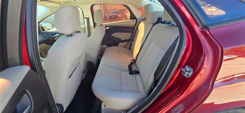 Ford Focus SE Sedan 2016