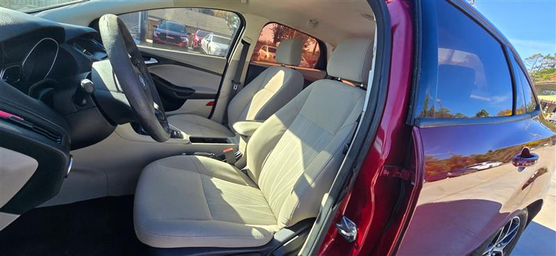 Ford Focus SE Sedan 2016