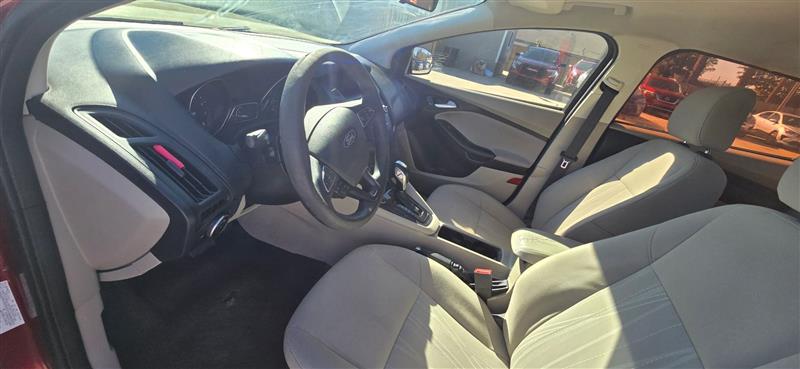 Ford Focus SE Sedan 2016