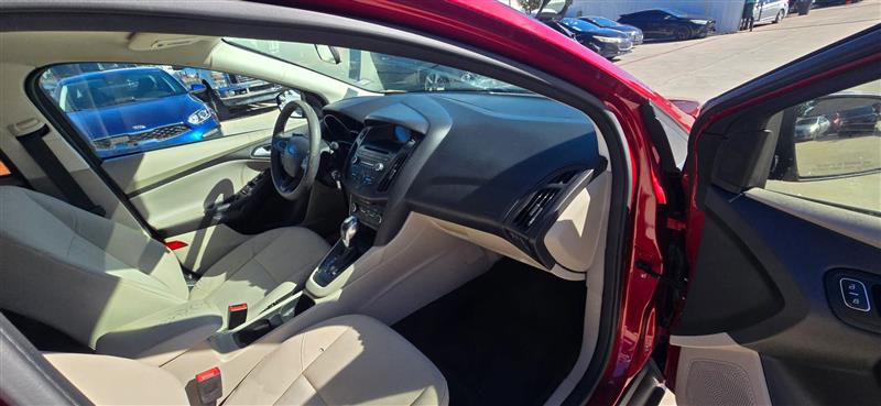 Ford Focus SE Sedan 2016