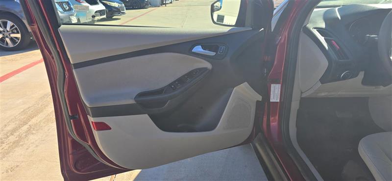 Ford Focus SE Sedan 2016