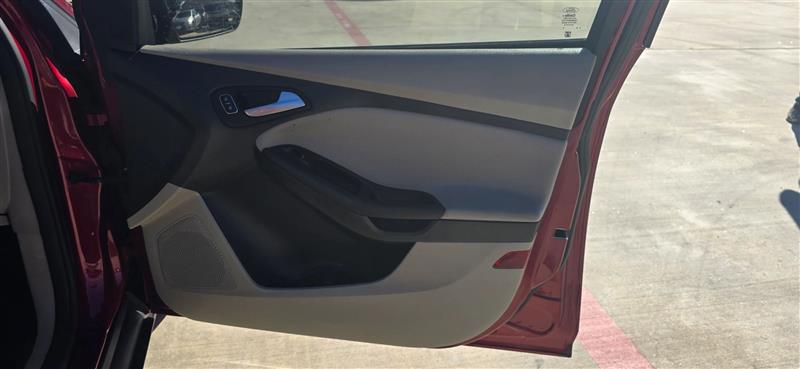 Ford Focus SE Sedan 2016