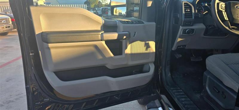 Ford F-250 SD XLT Crew Cab 4WD 2022