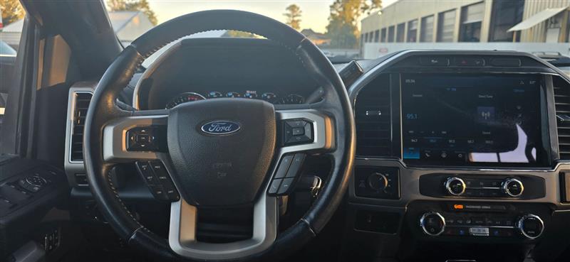 Ford F-250 SD Lariat Crew Cab 4WD 2022