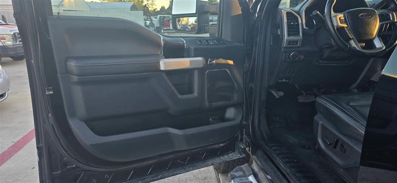 Ford F-250 SD Lariat Crew Cab 4WD 2022