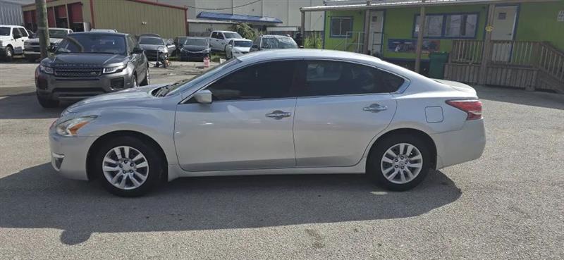 Nissan Altima 2.5 S 2014