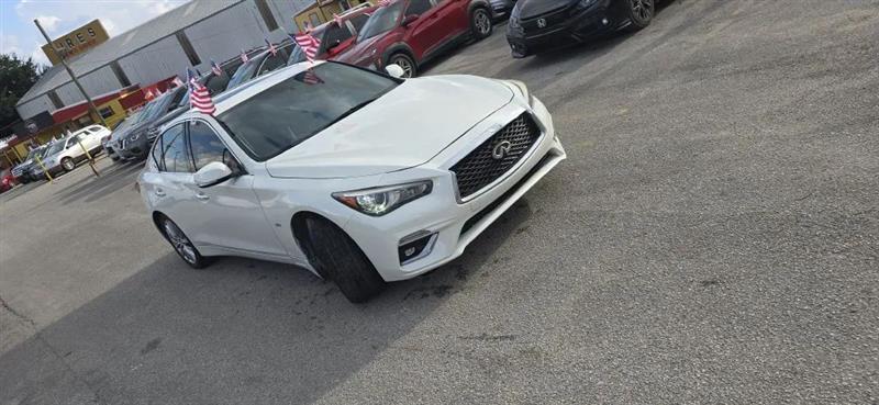 Infiniti Q50 3.0t LUXE 2018