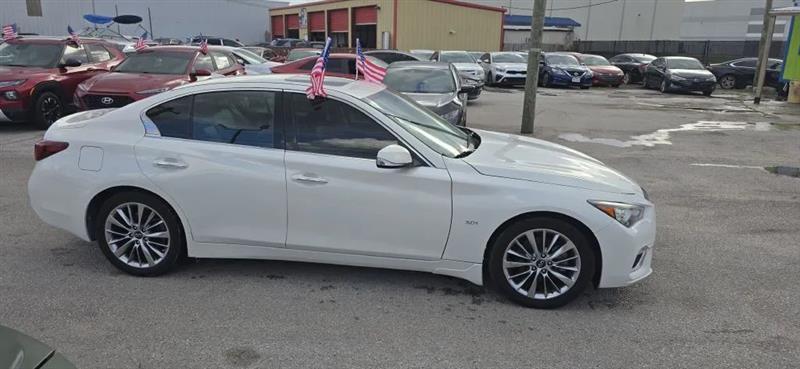 Infiniti Q50 3.0t LUXE 2018