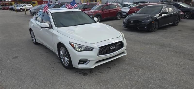 Infiniti Q50 3.0t LUXE 2018