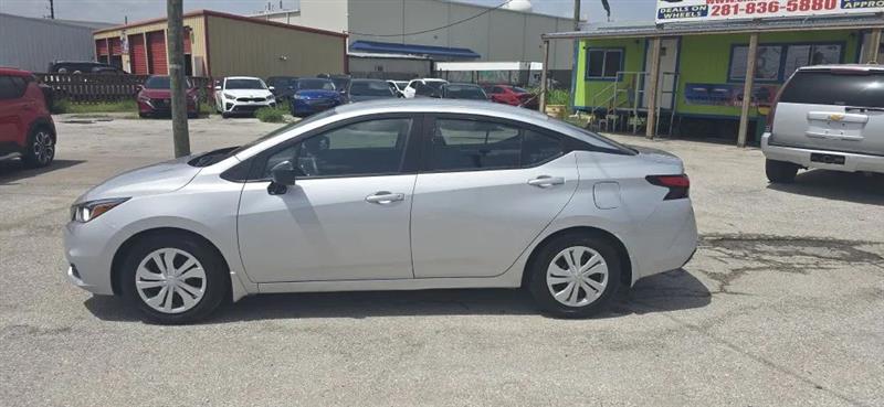 Nissan Versa S CVT 2021
