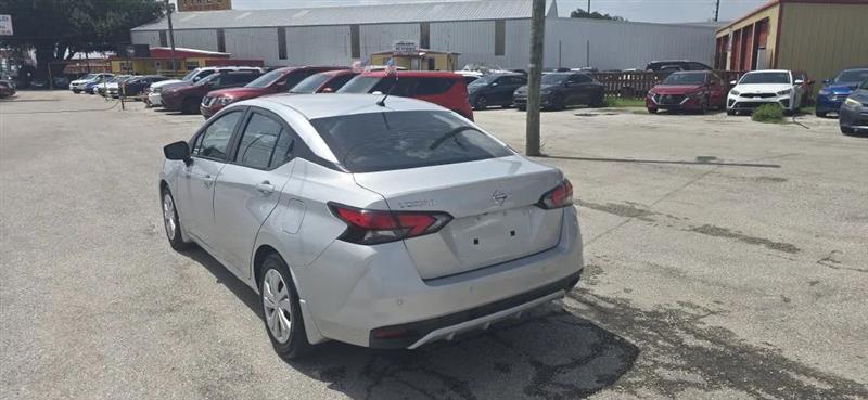 Nissan Versa S CVT 2021