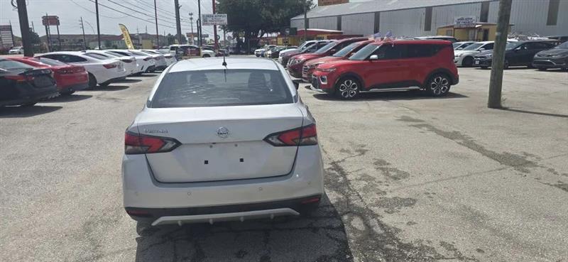 Nissan Versa S CVT 2021