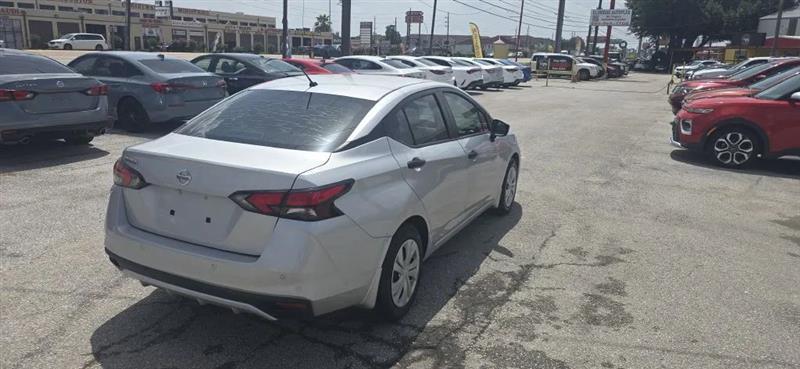 Nissan Versa S CVT 2021