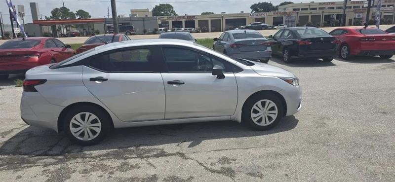 Nissan Versa S CVT 2021