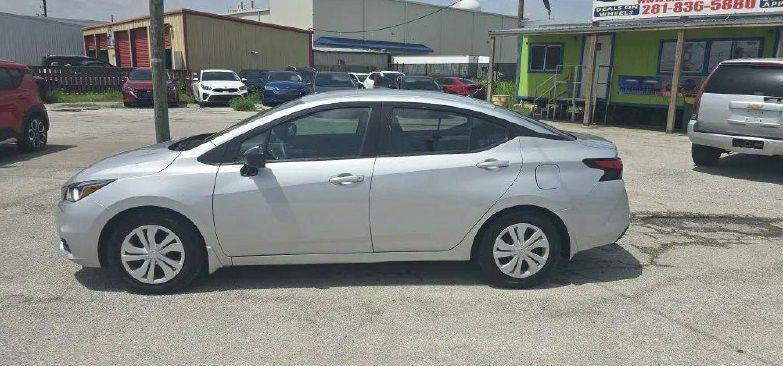 Nissan Versa S CVT 2021