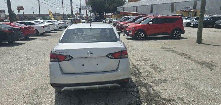 Nissan Versa S CVT 2021