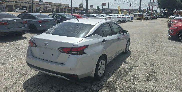 Nissan Versa S CVT 2021