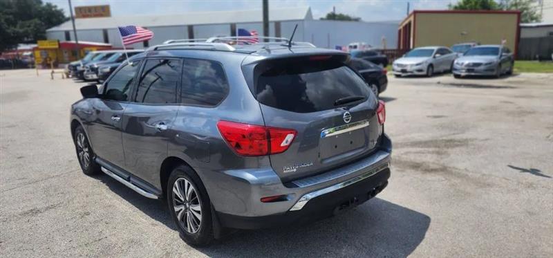 Nissan Pathfinder SL 2WD 2017