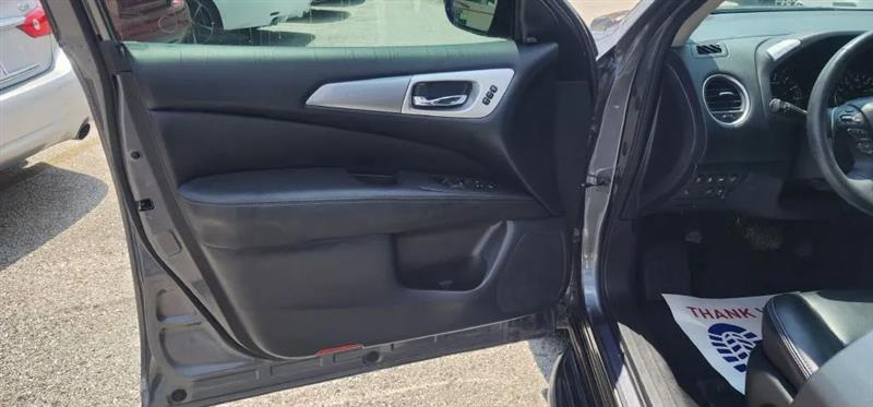 Nissan Pathfinder SL 2WD 2017